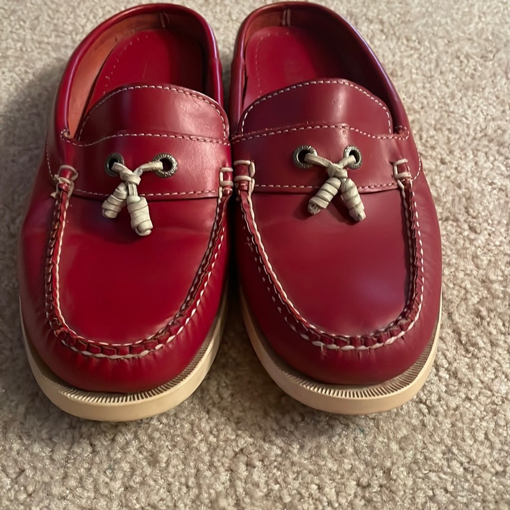 LlBean Women’s size 8 red shoes.Some wear on the soles, but the tops look great!